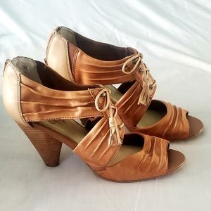 Seychelles Bronze Leather Lace Up Heels size 8.5